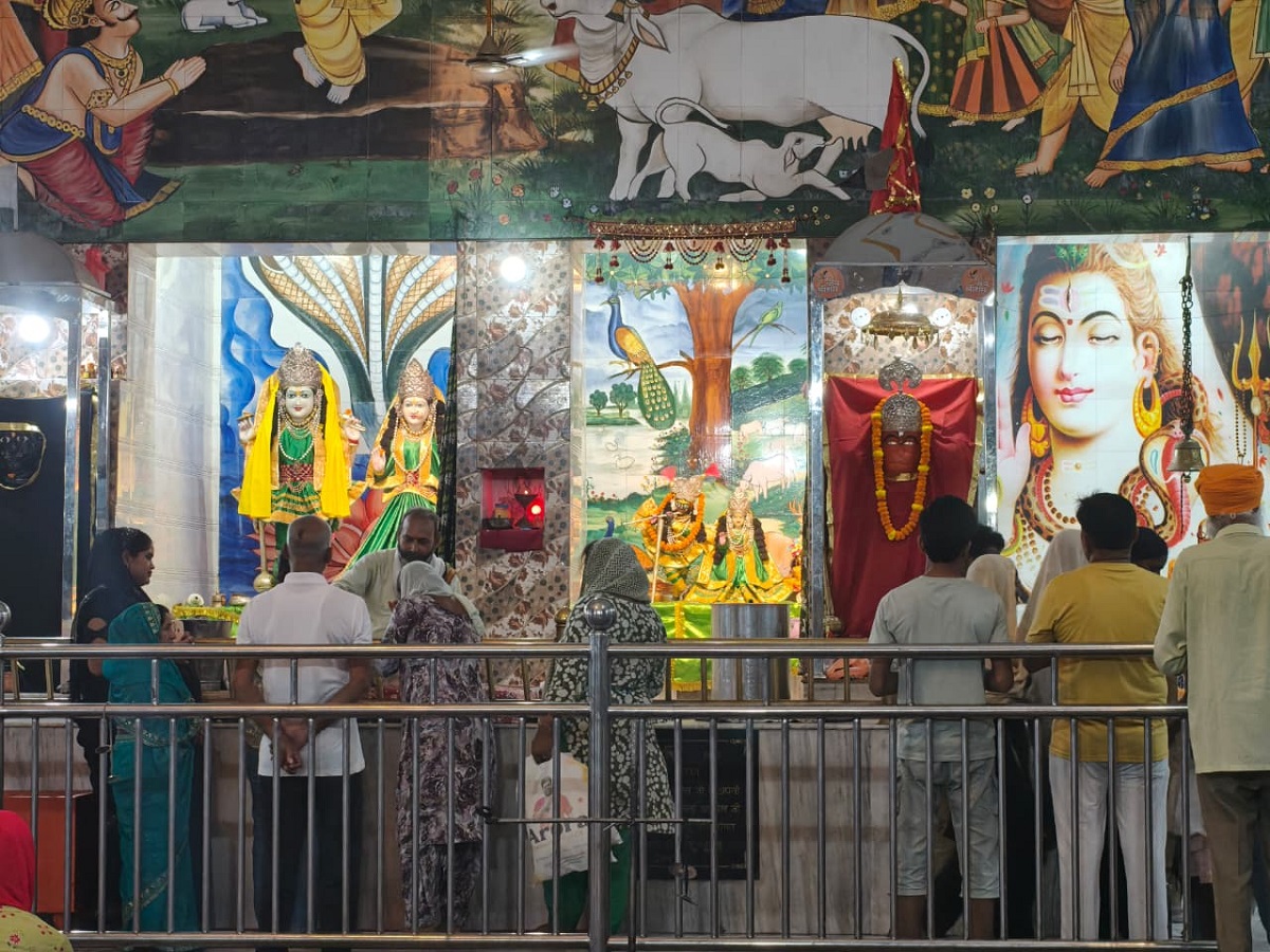 Madan Mohan Mandir Exterior